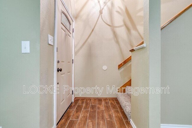 Foto del edificio - 6428 Lago Vista Dr