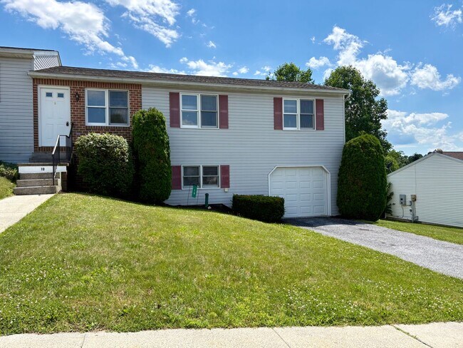 Foto del edificio - 3 Bedroom 1.5 Bathroom House Available in Dillsburg!