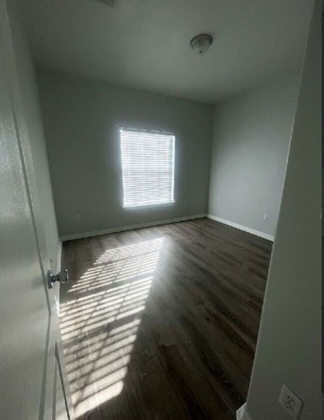 Foto del edificio - Beautiful Townhouse 3Beds / 2 and Half Bath