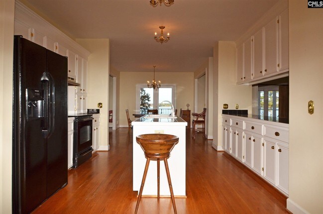 Building Photo - 560 Regatta Rd