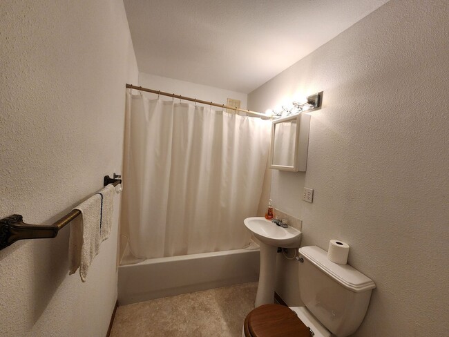 Foto del edificio - 416 N Laventure Rd