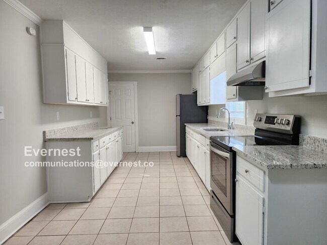 Building Photo - 780 Twin Pines Rd