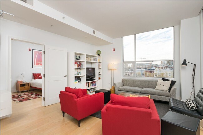 Building Photo - Luxury U St Condo | 2 Bed + Den | 2 Bath | 1,350 Sf | Large Balcony | 1 Garage Parking Space