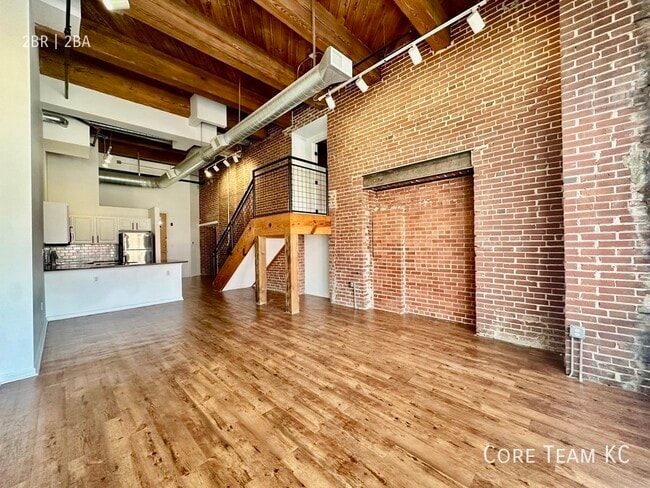 Building Photo - 202 W 5th St