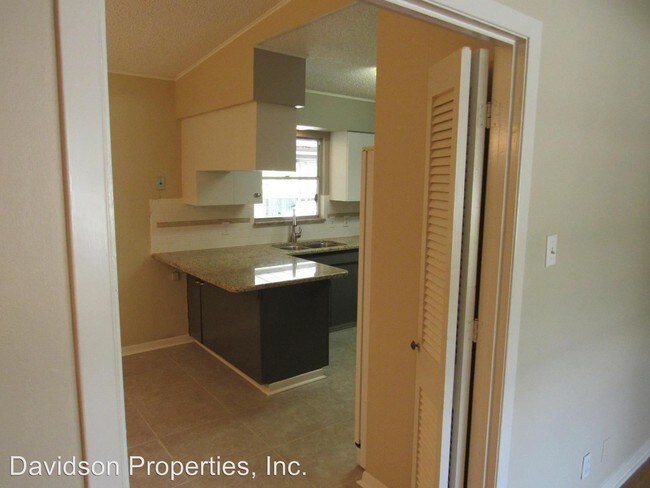 Building Photo - 8807 Woodbury Dr