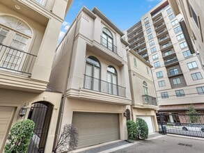 Building Photo - 107 Dennis St