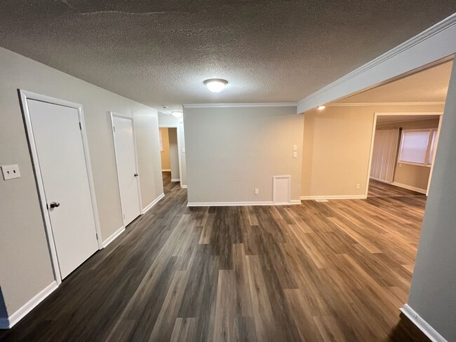 Building Photo - Freshly Remodeled 3 Bedroom Home Near Down...