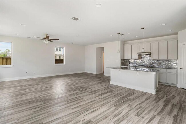 Foto del edificio - 1341 Salt Lick Dr