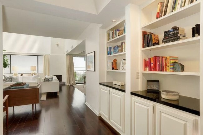 entry hallway - 1120 Granville Ave