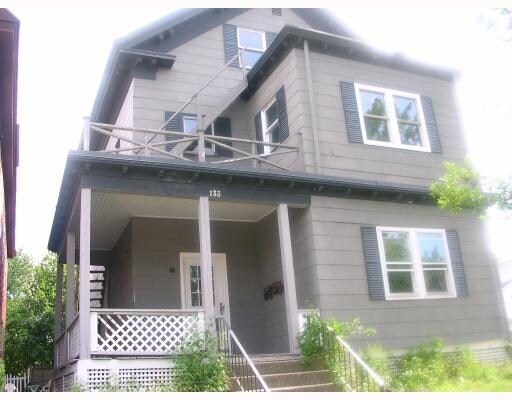 Building Photo - 133 College St
