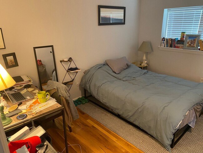 Foto del edificio - Huge, pet friendly unit near the Green Lin...