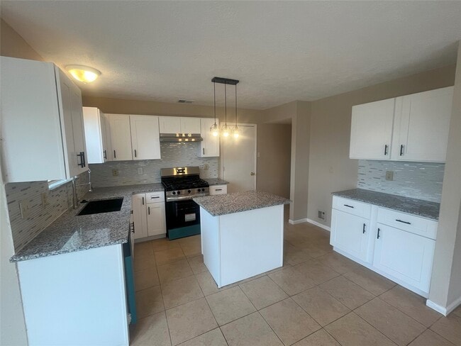 Building Photo - 8202 Alabaster Dr