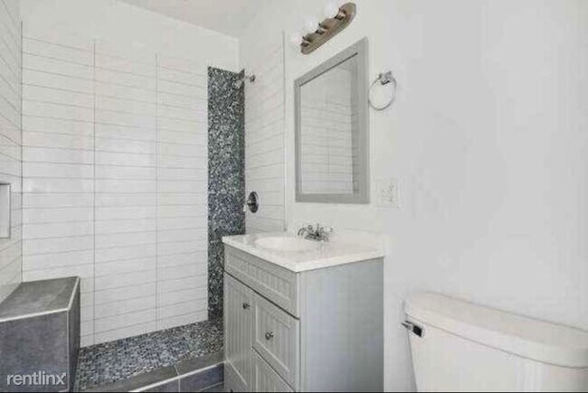 Foto del edificio - 1533 N Maplewood Ave