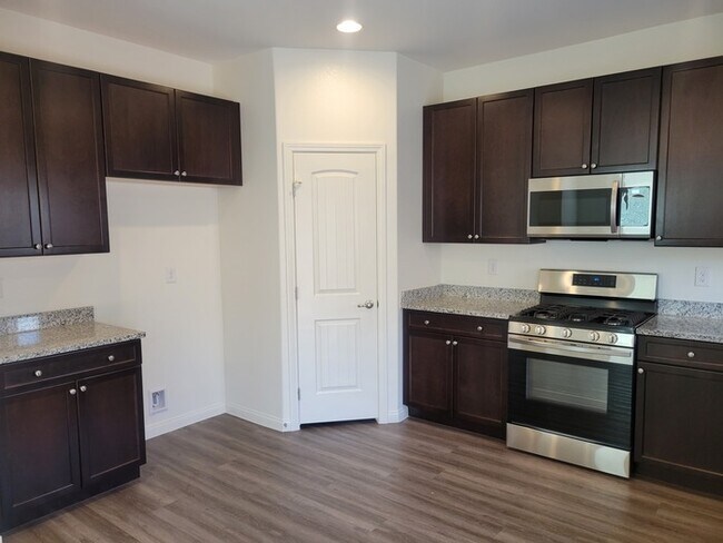 Foto del edificio - Beautiful 4 bedroom home!