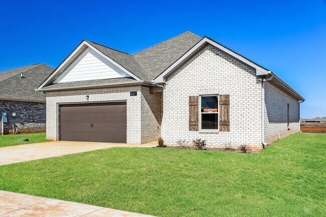 Building Photo - Fantastic 4bd/2ba home! Coming soon!