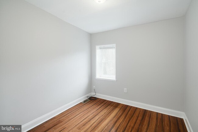 Building Photo - 2820 W Stiles St
