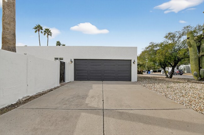 Building Photo - 6843 E Redfield Rd