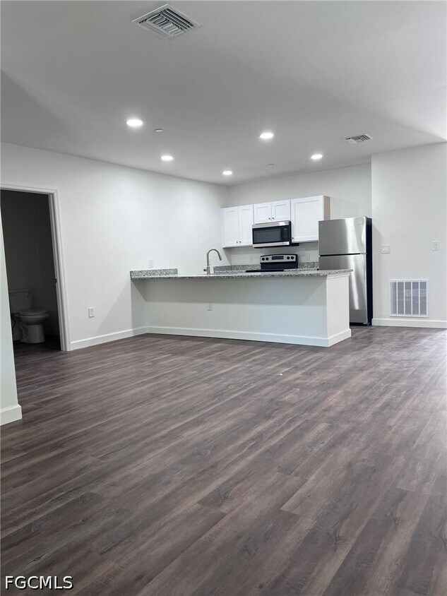 Foto del edificio - 580 Belle Arbor Blvd