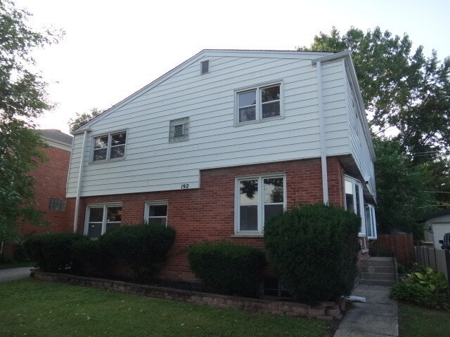 Primary Photo - 192 E Quincy St