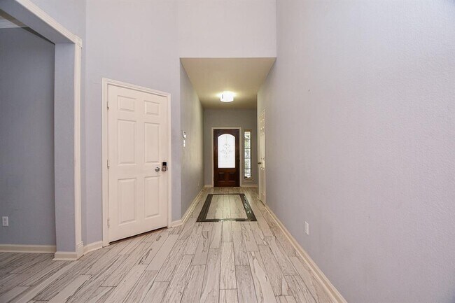 Building Photo - 8718 Distant Woods Dr