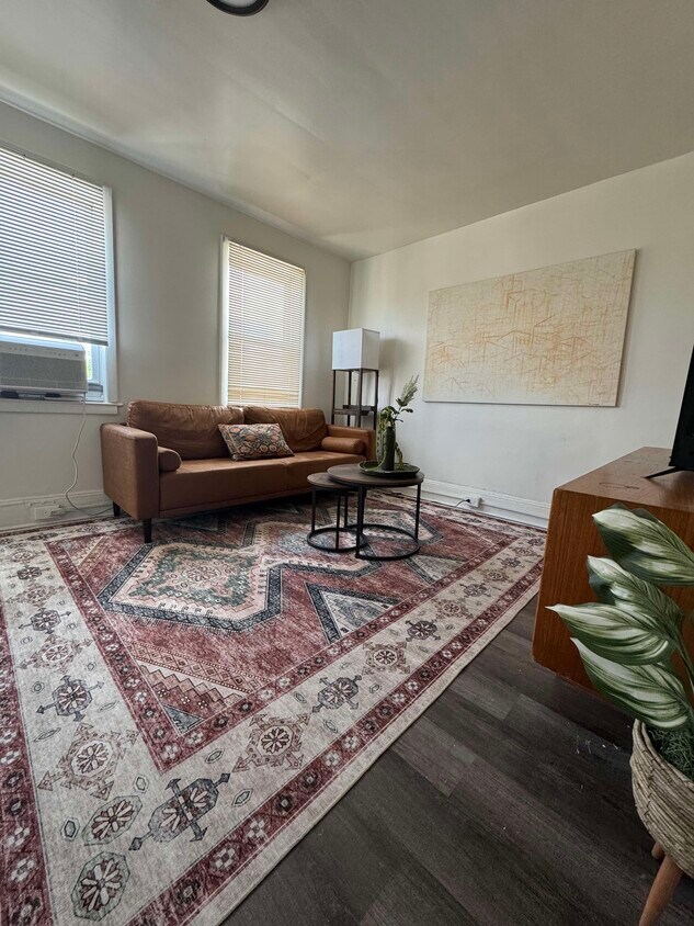 Foto principal - 7104 Harford Rd