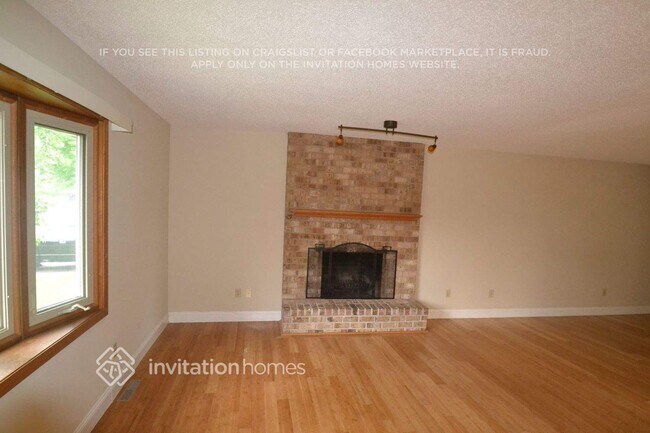 Building Photo - 7897 Kingsview Ln N