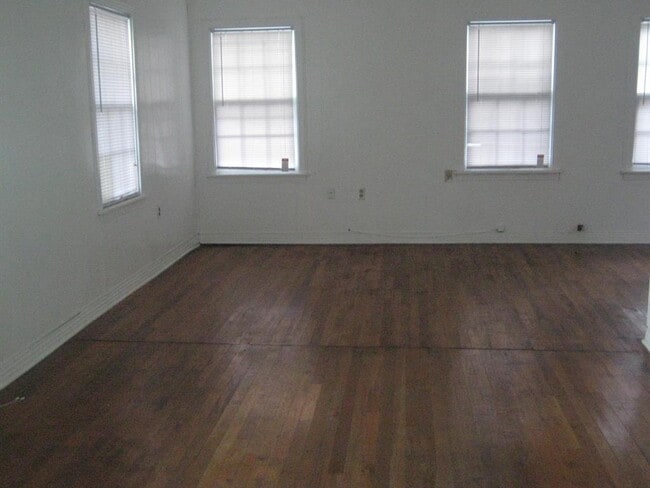 Building Photo - 205 Oscar St