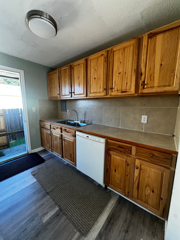 Building Photo - 122 S National Ave