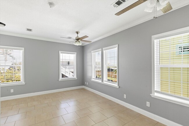 Building Photo - 2 Bedroom, 2.5 Bathroom AVAILABLE FOR 6 Months