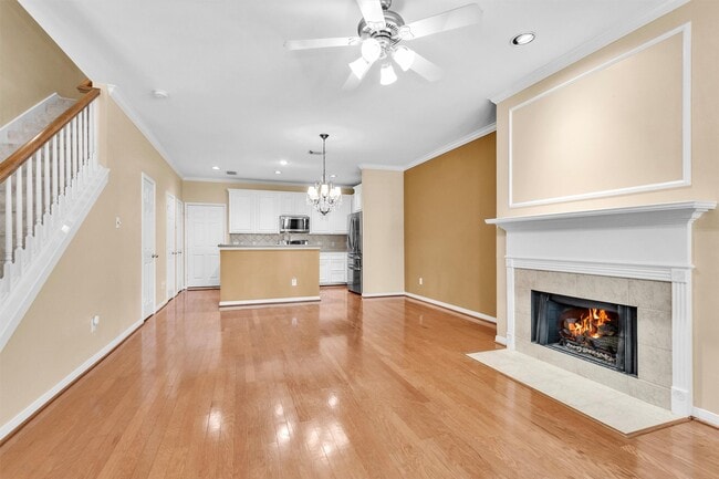 Building Photo - 727 W Heights Hollow Ln