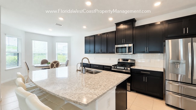 Building Photo - OUSTANDING MOVE IN READY 5 BEDROOM HOME ! AVAILABLE FOR LONG TERM LEASE- GRANDVIEW at THE HEIGHTS!