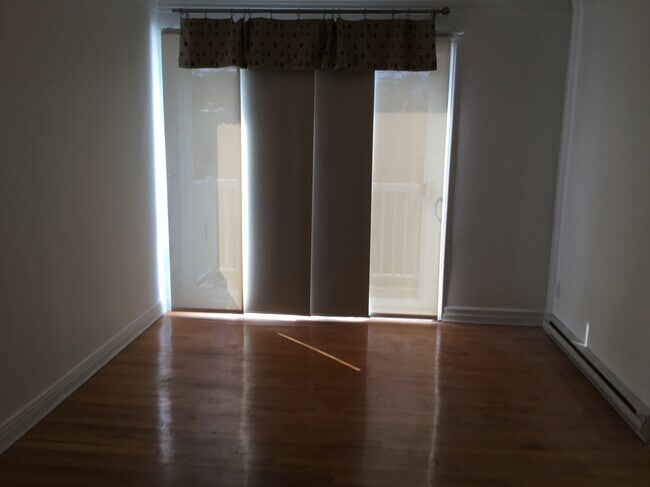 Building Photo - 5890 Rue De Jumonville