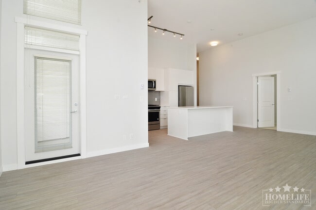 Building Photo - Bright Top Floor Corner Unit at Union Park in Willoughby Heights