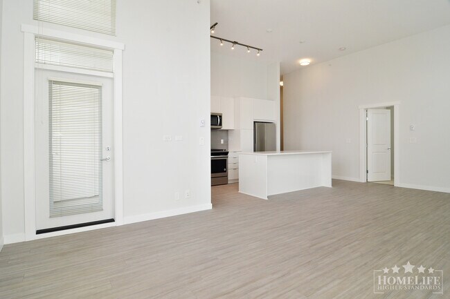 Photo du bâtiment - Bright Top Floor Corner Unit at Union Park in Willoughby Heights
