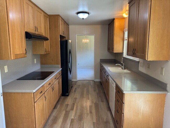 Building Photo - 4 bedroom Moraga home is now available for...
