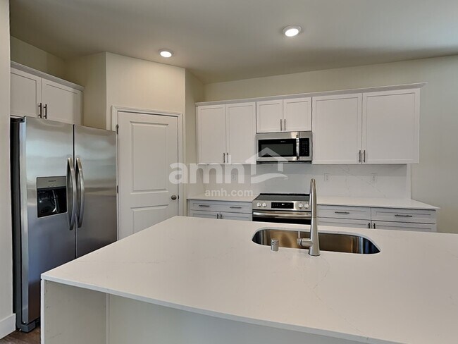 Foto del edificio - 514 Silverbell Fls Pl