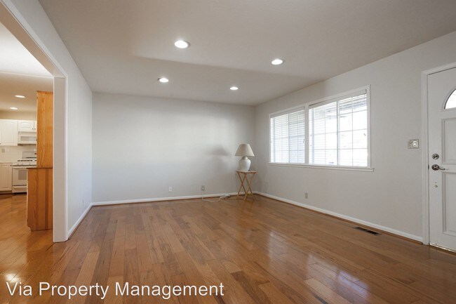 Building Photo - 8158 Tamarack Dr