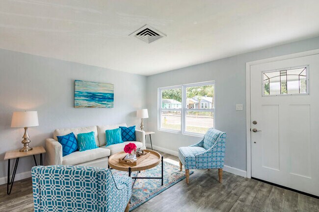 Foto del edificio - 205 W Violet St