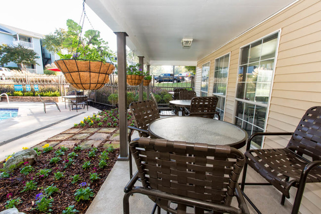 Outdoor Lounge Area - The Retreat at Rocky Ridge