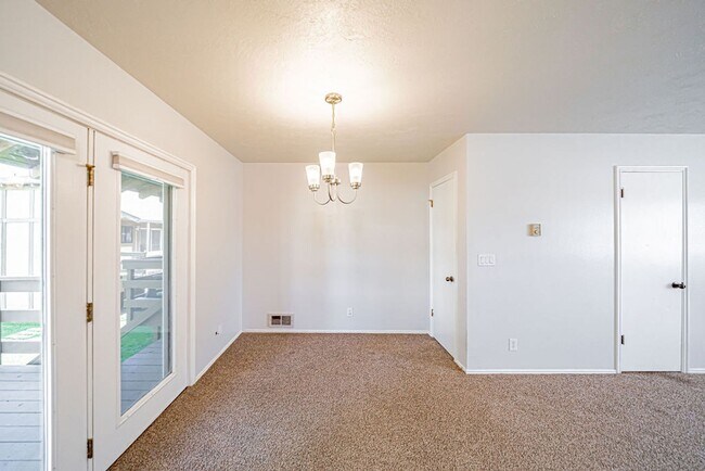Building Photo - 602 John Adams Ct