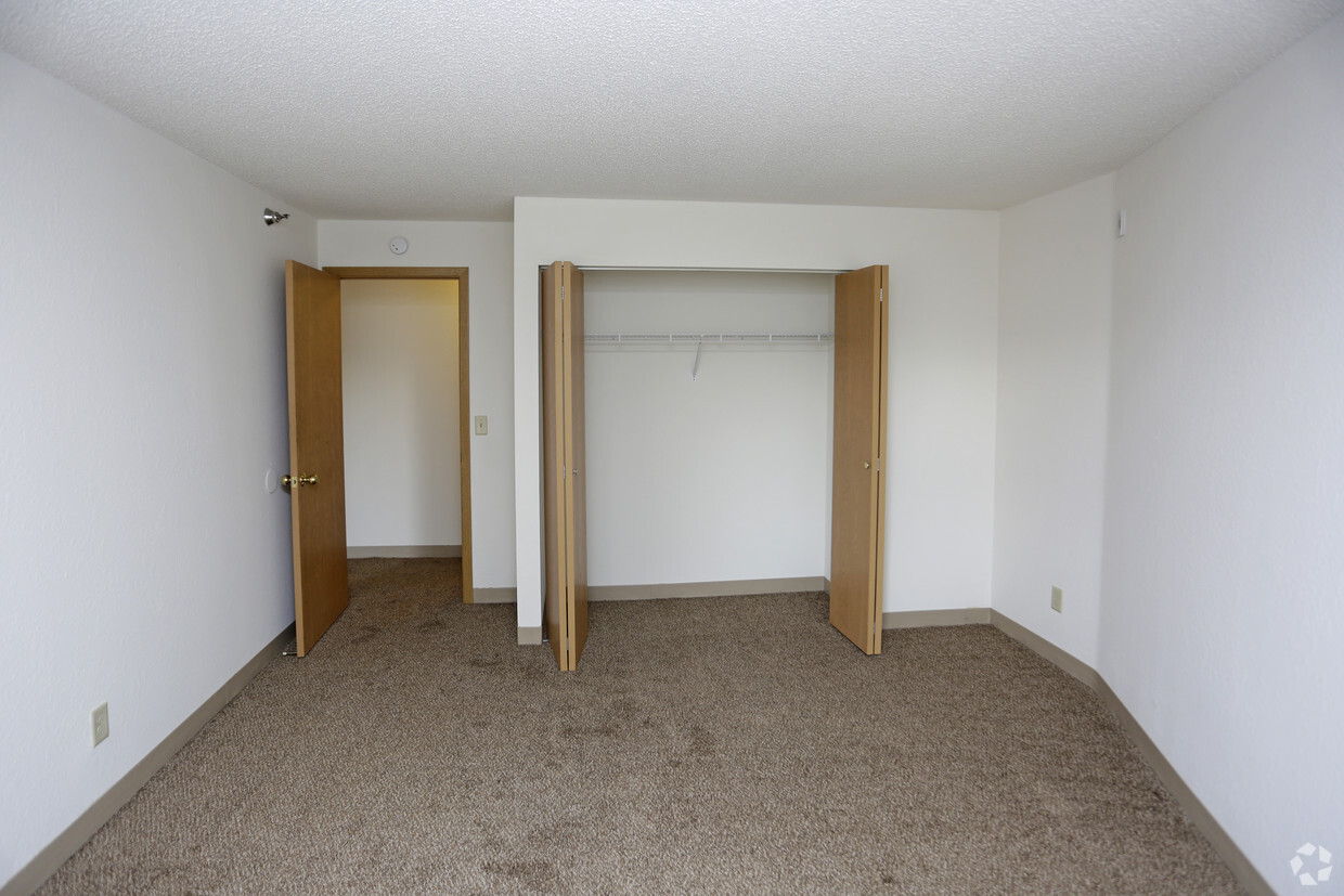 Briar Pond Apartments - Oakdale, MN, 55128 | Apartments.com