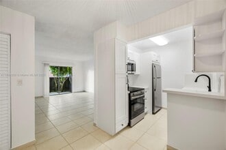 Building Photo - 10780 N Kendall Dr