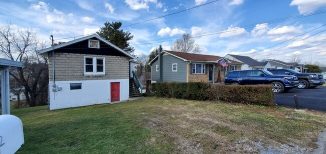 Building Photo - 102 Lauren Ave