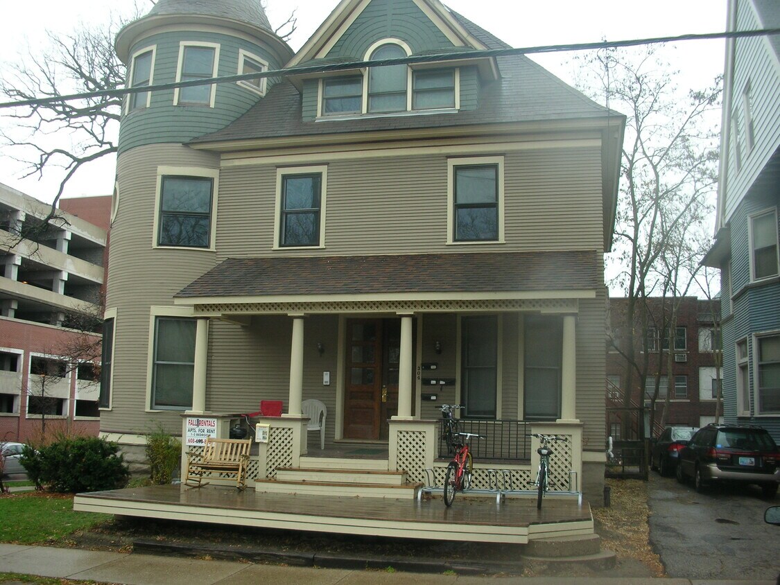 Foto del edificio - 304 N Carroll St