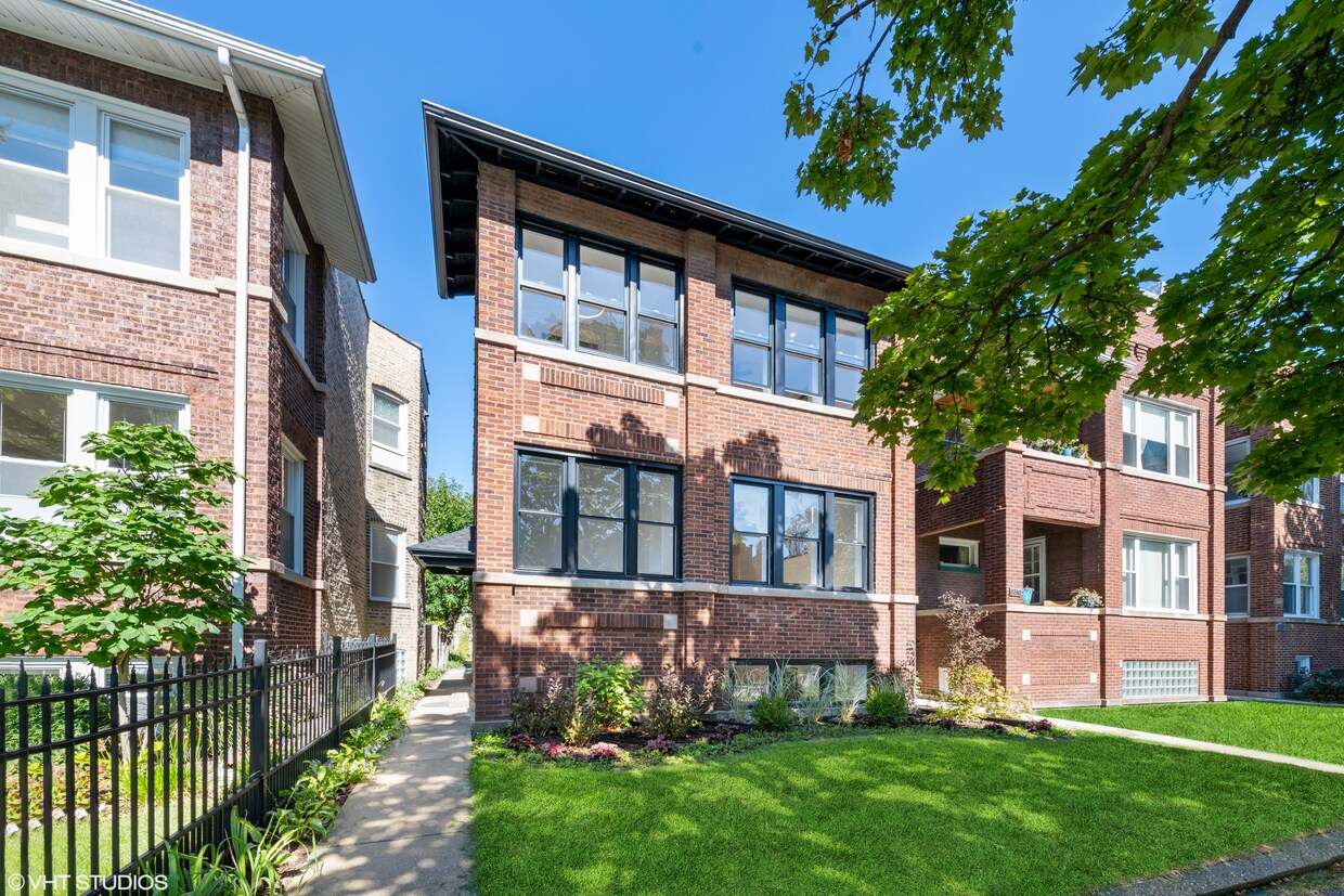 3318 W Cullom Ave Unit 2nd Floor, Chicago, IL 60618 Apartments in