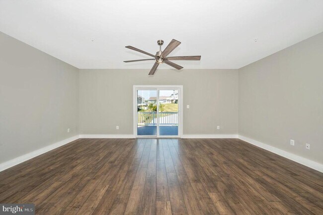Building Photo - 2805 Town View Cir