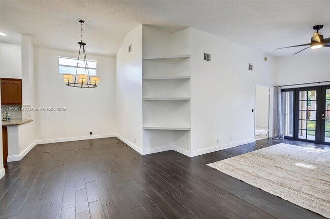 Foto del edificio - 581 Lakeside Cir