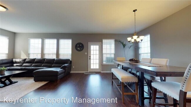 Foto del edificio - 4 br, 3 bath House - 113 Tudanca St