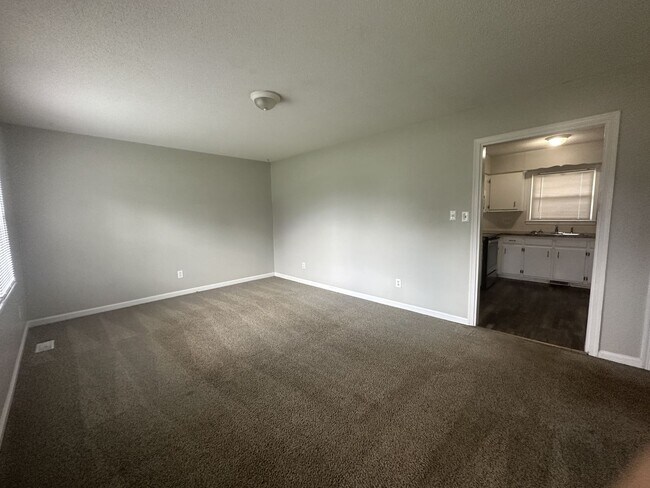 Building Photo - Northeast Raleigh 3 bedroom gem!