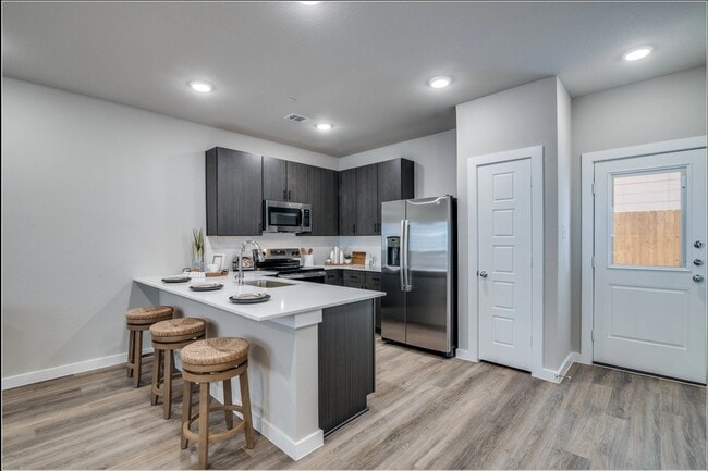 Building Photo - 151 Villas Dr